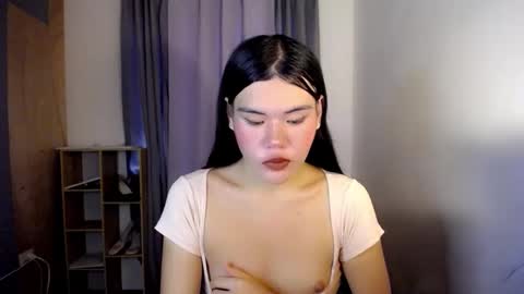 Snapshot of hotbunnyrainx chatting on November 6, 2:23 am rain online show from November 6, 2:23 am