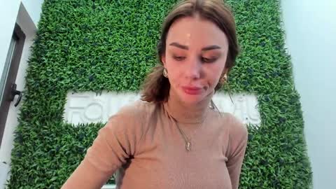 hotfallingdevil online show from April 4, 5:49 am