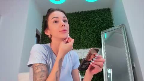 hotfallingdevil online show from June 26, 4:39 am