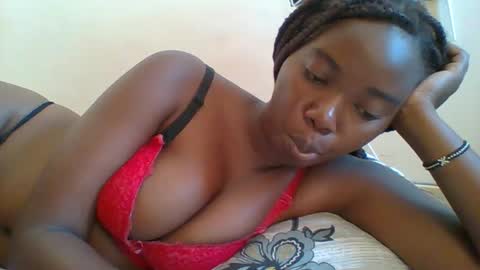 Snapshot of hotgodees chatting on January 12, 12:10 pm Queen online show from January 12, 12:10 pm