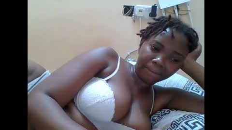 Snapshot of hotgodees chatting on February 28, 8:21 pm Queen online show from February 28, 8:21 pm