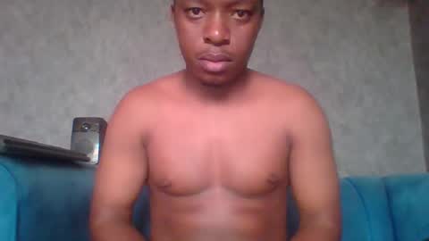 Snapshot of hotguyy001 chatting on February 14, 7:07 am hotguyy001 online show from February 14, 7:07 am