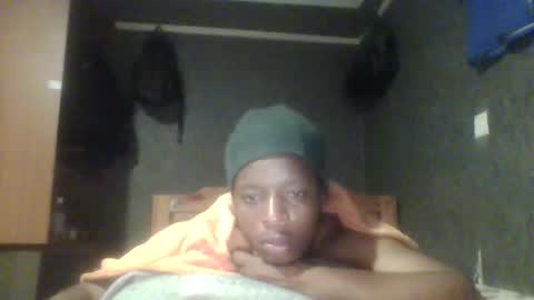 Snapshot of hotguyy001 chatting on February 17, 1:58 am hotguyy001 online show from February 17, 1:58 am