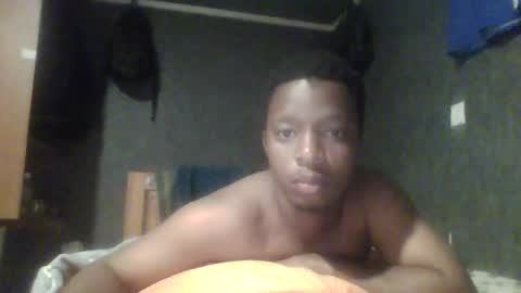 Snapshot of hotguyy001 chatting on February 19, 2:33 am hotguyy001 online show from February 19, 2:33 am