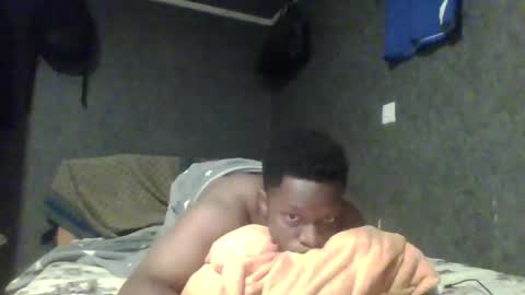 Snapshot of hotguyy001 chatting on February 26, 1:21 am hotguyy001 online show from February 26, 1:21 am