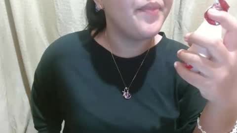 hotiemorenagurl18 online show from September 16, 6:25 am