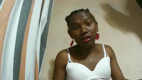 Snapshot of hotiesveronique chatting on September 22, 12:18 pm veronique online show from September 22, 12:18 pm