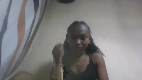 Snapshot of hotiesveronique chatting on October 17, 10:07 am veronique online show from October 17, 10:07 am