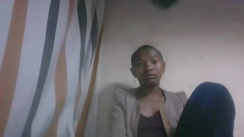 Snapshot of hotiesveronique chatting on October 21, 3:07 am veronique online show from October 21, 3:07 am