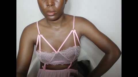 Snapshot of hotjessie0 chatting on February 4, 4:05 am hotjessie0 online show from February 4, 4:05 am