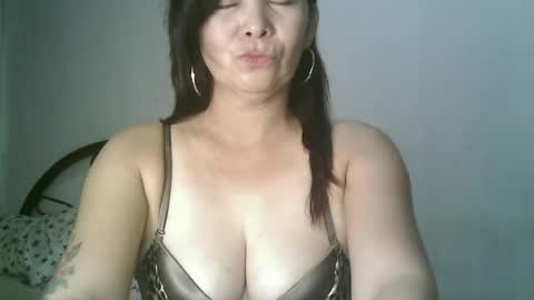 Snapshot of hotmamajen4u chatting on June 24, 1:32 pm hotmamajen4u online show from June 24, 1:32 pm