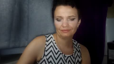 hotmamaqueen234 online show from August 4, 8:22 pm