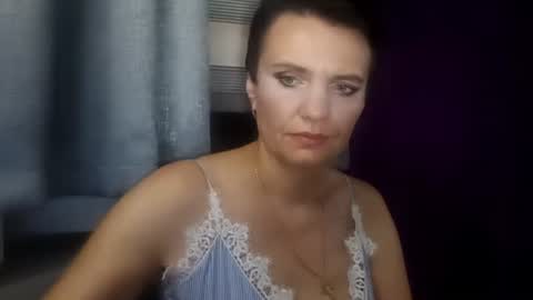 hotmamaqueen234 online show from August 5, 10:23 pm
