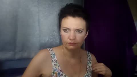hotmamaqueen234 online show from August 9, 10:15 pm