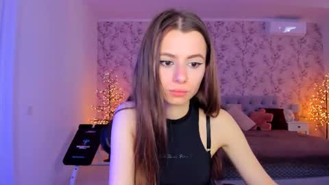 Snapshot of hotmolly_ chatting on June 11, 10:02 am hotmolly_ online show from June 11, 10:02 am