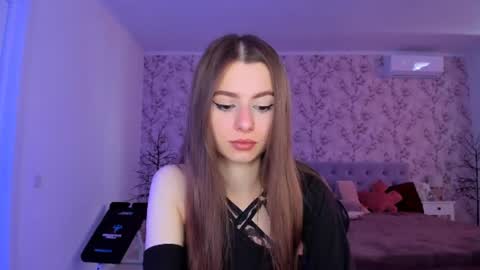 Snapshot of hotmolly_ chatting on June 17, 9:45 am hotmolly_ online show from June 17, 9:45 am