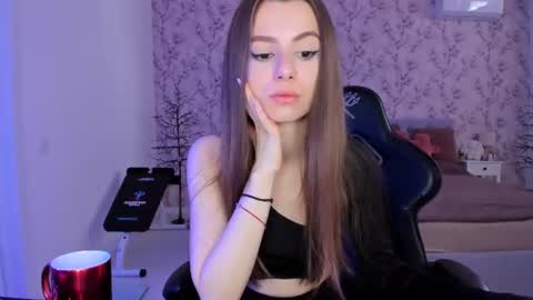 Snapshot of hotmolly_ chatting on July 16, 9:48 am hotmolly_ online show from July 16, 9:48 am