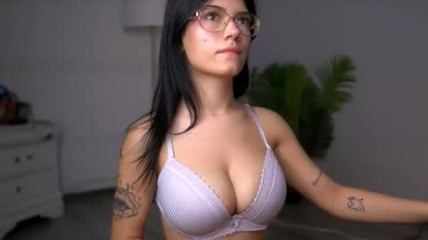 Molly online show from November 6, 4:35 am