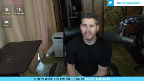 Snapshot of hotmuscles6t9 chatting on April 16, 11:07 pm hotmuscles6t9 online show from April 16, 11:07 pm