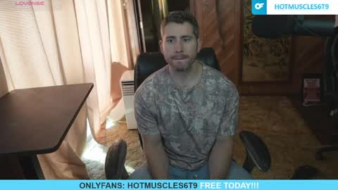 Snapshot of hotmuscles6t9 chatting on April 17, 2:42 pm hotmuscles6t9 online show from April 17, 2:42 pm