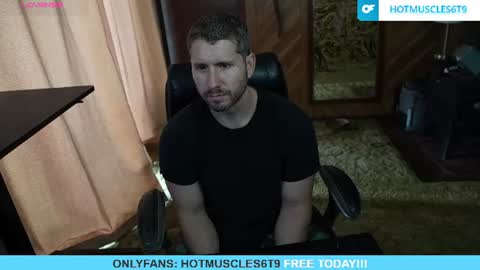Snapshot of hotmuscles6t9 chatting on June 15, 1:13 pm hotmuscles6t9 online show from June 15, 1:13 pm