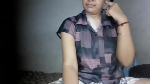 lola online show from May 26, 5:47 am