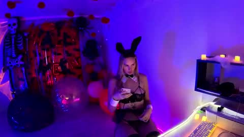 hotprincess2hot online show from October 31, 2:18 pm