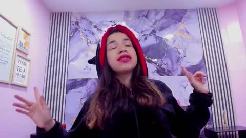 Snapshot of hott_barbie_ chatting on November 11, 3:17 am hott_barbie_ online show from November 11, 3:17 am