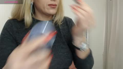 Snapshot of hott_eryka chatting on February 1, 8:08 am Eryka online show from February 1, 8:08 am