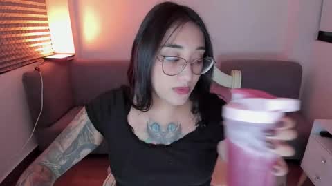 Snapshot of hottbee3645 chatting on January 11, 10:37 pm hottbee3645 online show from January 11, 10:37 pm