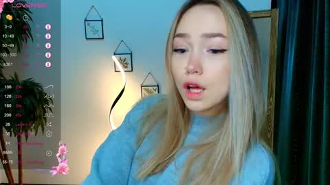 Snapshot of hottease_pvt chatting on December 4, 8:12 am hello Im Eva online show from December 4, 8:12 am