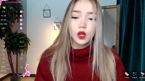 Snapshot of hottease_pvt chatting on December 5, 2:20 am hello Im Eva online show from December 5, 2:20 am