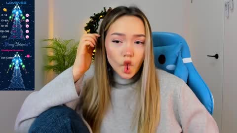 Snapshot of hottease_pvt chatting on December 24, 8:33 am hello Im Eva online show from December 24, 8:33 am