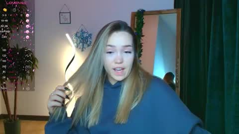 Snapshot of hottease_pvt chatting on January 3, 11:35 am hello Im Eva online show from January 3, 11:35 am