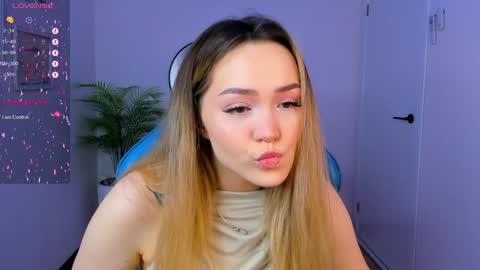 Snapshot of hottease_pvt chatting on January 7, 11:16 am hello Im Eva online show from January 7, 11:16 am