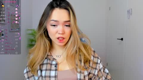 Snapshot of hottease_pvt chatting on January 8, 2:14 am hello Im Eva online show from January 8, 2:14 am