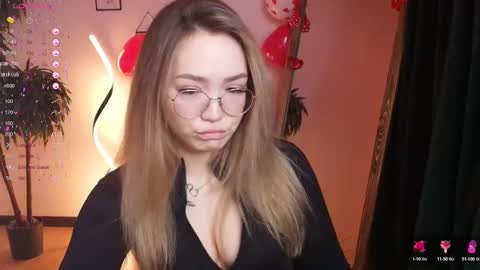 Snapshot of hottease_pvt chatting on February 4, 5:21 am hello Im Eva online show from February 4, 5:21 am