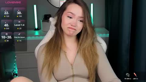 Snapshot of hottease_pvt chatting on September 18, 6:10 pm hello Im Eva online show from September 18, 6:10 pm