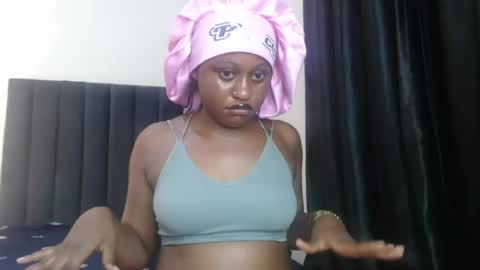 Ella online show from July 5, 10:39 pm