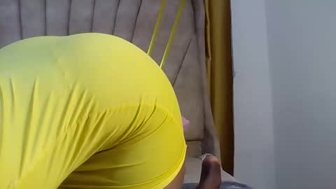 hottie_mammy online show from April 30, 9:19 pm