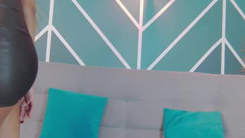 Snapshot of hottie_veronica chatting on September 30, 12:43 pm Veronica independent model online show from September 30, 12:43 pm