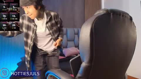 Juls online show from July 16, 7:20 pm