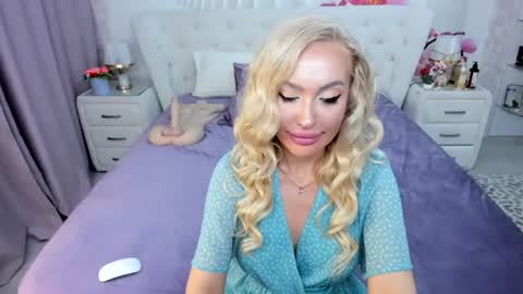 Snapshot of hottiesweetbritneyy chatting on July 23, 7:23 pm HottieSweetBritneyy online show from July 23, 7:23 pm