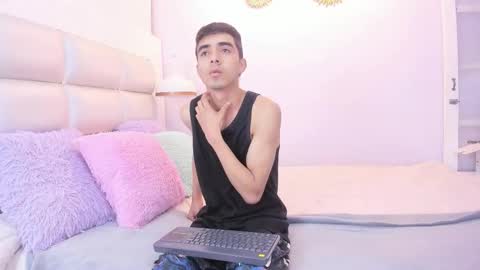 hottiie_guy online show from October 18, 12:06 pm