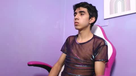 hottiie_guy online show from December 16, 2:33 pm