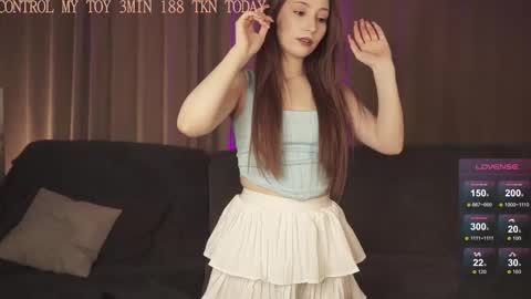 hottpeachh online show from November 11, 3:45 pm