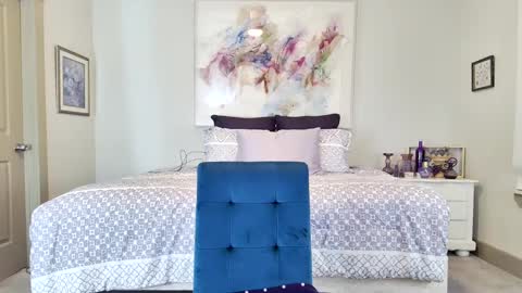 Maggie online show from December 8, 3:10 am