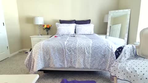 Maggie online show from September 25, 8:34 pm