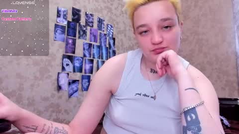 Snapshot of hotty_linn chatting on October 3, 11:40 am Linn online show from October 3, 11:40 am