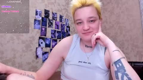 Snapshot of hotty_linn chatting on October 4, 6:06 pm Linn online show from October 4, 6:06 pm